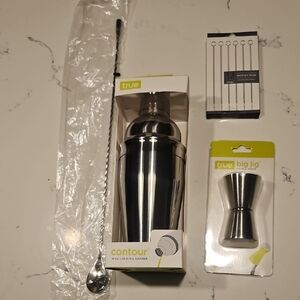True Contour 18 oz Stainless Steel Cocktail Shaker Set - Silver